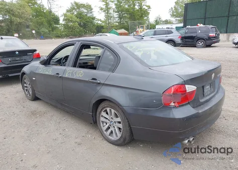 2006 BMW 325Xi z USA, uszkodzony, nr VIN WBAVD13566KV03923